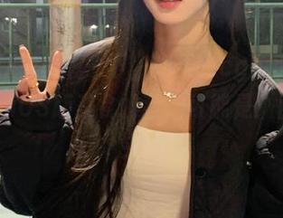 联想一下，如果“cgw51吃瓜”出个iOS版美食推荐，可能是：西瓜夹夹！
