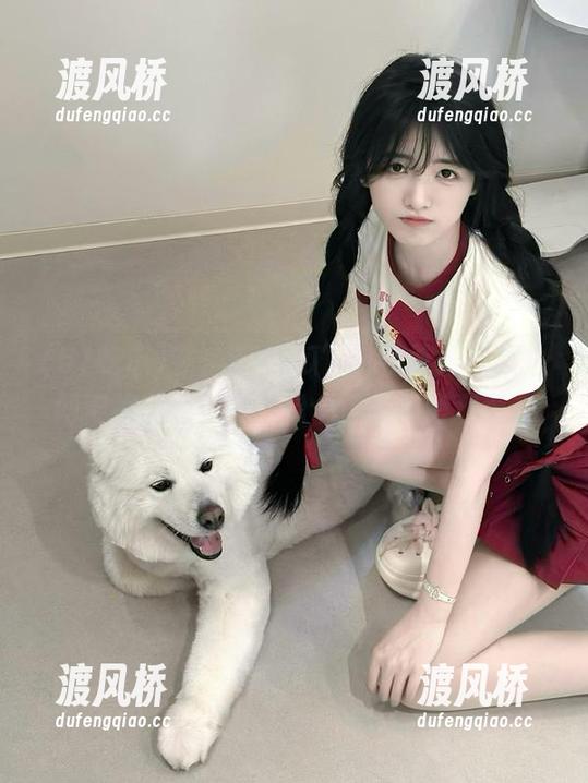 在‘51吃瓜’、导航、视频之间穿梭，感觉自己像个神秘的旁观者。