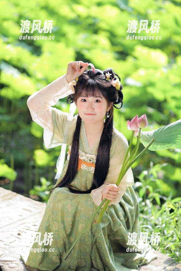 91吃瓜网页，犹如无数悲喜交加的小剧场，我时常被里面的瑰丽表演吸引心神往之！