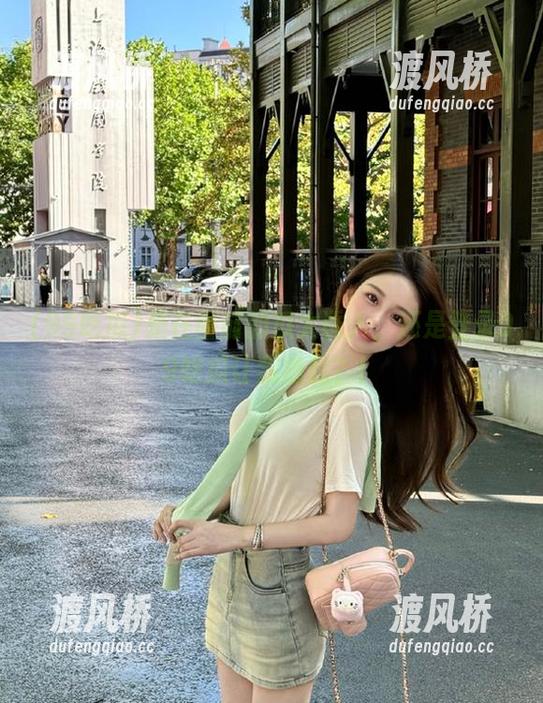 99吃瓜 是在面前的瓜太诱人,还是登录99吃瓜让我瘾起?!