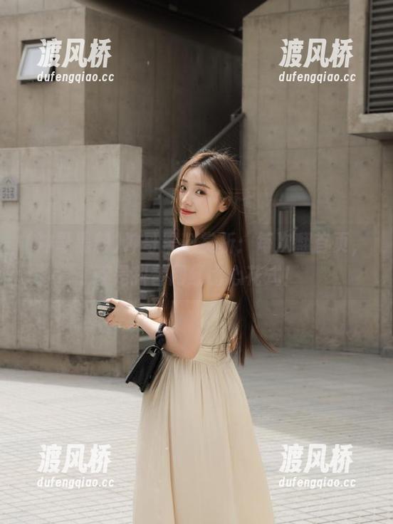 冲哥黑料赏析：每次翻首页，都是抖音网红比心花式！