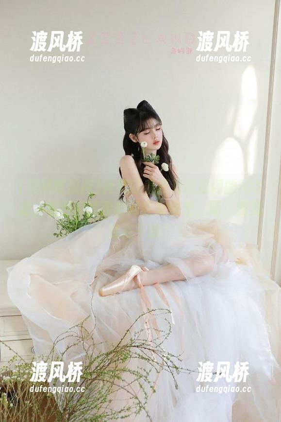 死死盯着黑料吃瓜网的iOS版，看到魔咒般的网红爱情史，呃，我到底在干嘛？