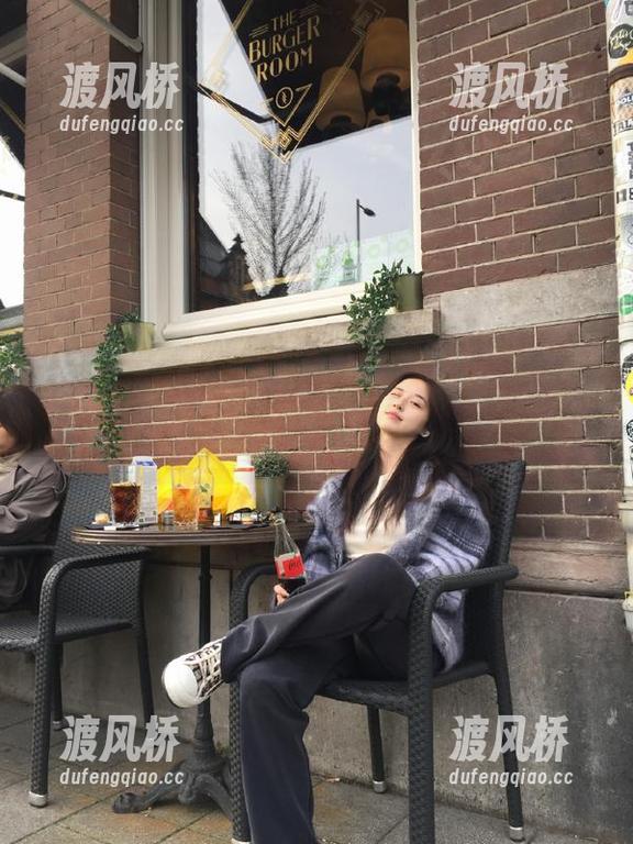 黑料社 据说“黑料社”登录后能看到你想都不敢想的八卦,敢试试吗?